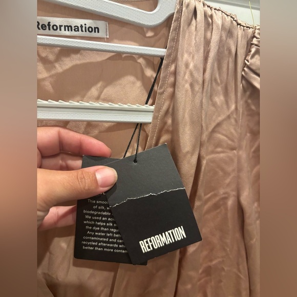 Reformation Nicola Dress in Praline 100% silk - Picture 7 of 9